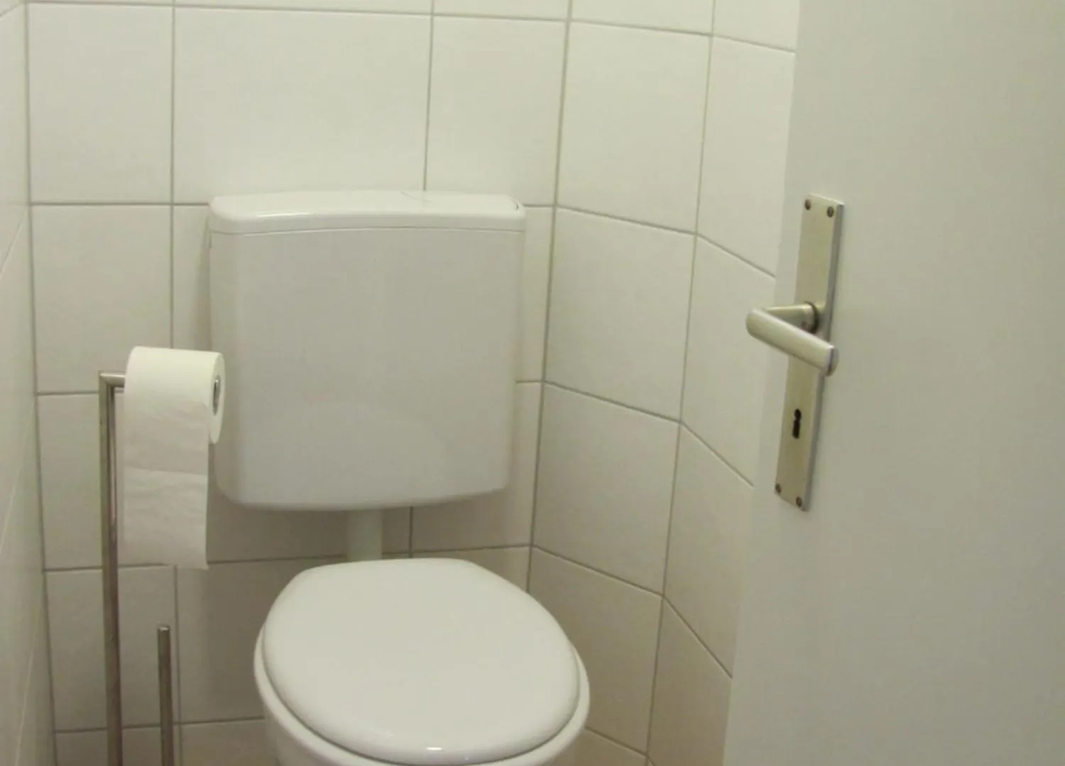 #3 Gemuetliches Ruhiges Zimmer Gartenblick, Gemeinschaftsbad W-Lan Airport Nah Gelegen Mit Late Night Check In Haus Nr 9,5 Trunkelsberg Privatunterkunft