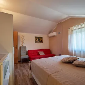 villa-neva.primorje-gorskikotar.com/